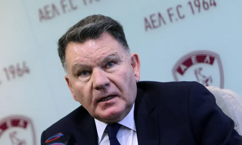 Κούγιας: «Του συστήνω να έρθει με την όπισθεν»