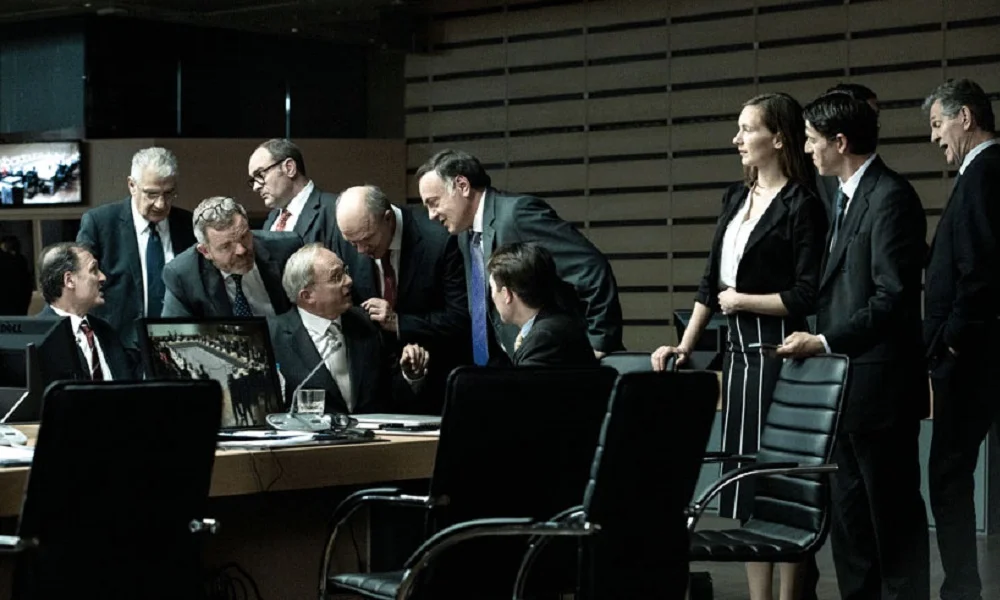 Ενήλικοι στην αίθουσα: «Πόλεμος» στο IMDB για την ταινία με τον Βαρουφάκη!