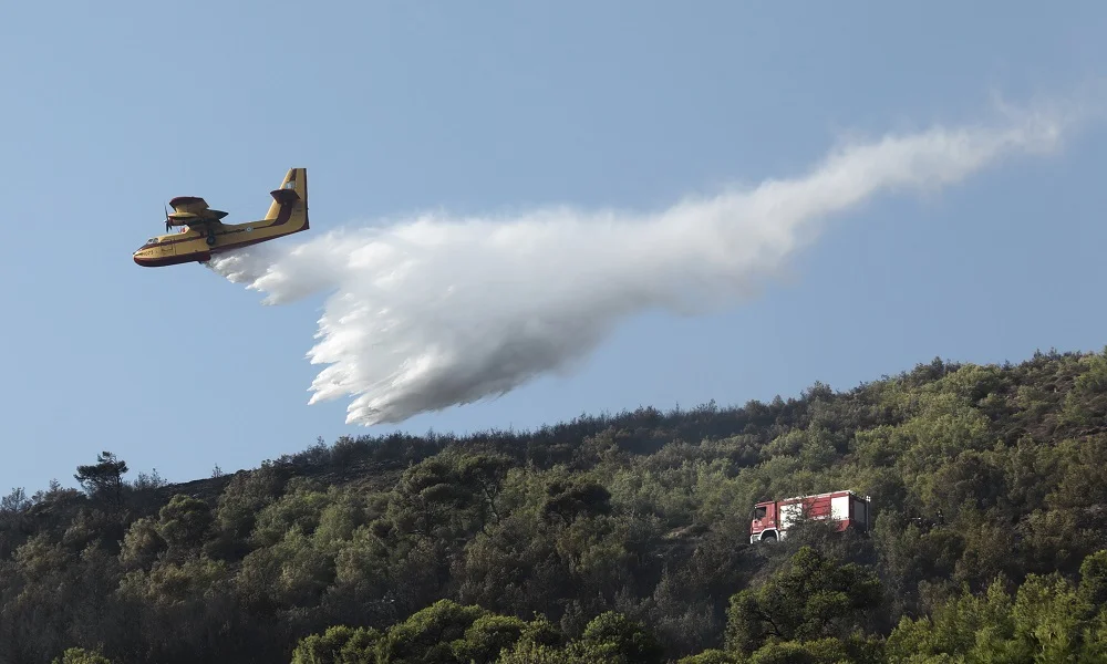 Φωτιά στη Νέα Μάκρη: Καταγγελίες για εμπρησμό