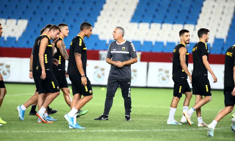 Κωστένογλου: Κάνει το τραπέζι στην ομάδα