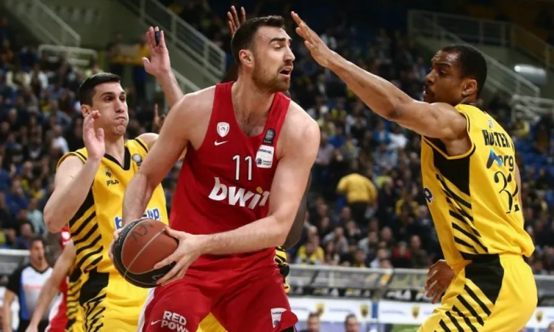 ΕΕΑ: Βαρύ πρόστιμο σε Ολυμπιακό - Πληρώνει και η ΑΕΚ