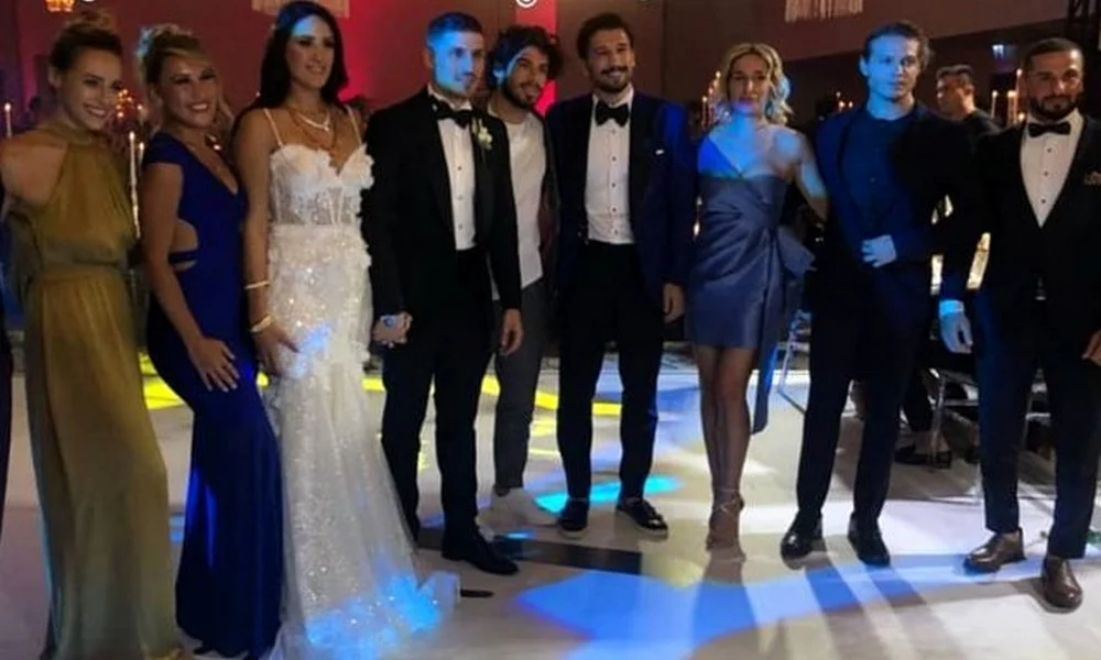 «Αστραφτερή» στον γάμο της πρώην παίκτρια του Survivor (pics)