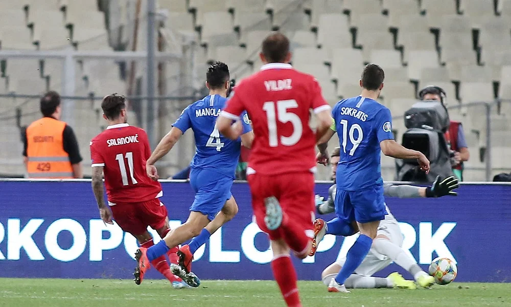 Ο Μανωλάς έπαιξε άμυνα... ουρλιάζοντας (vid)