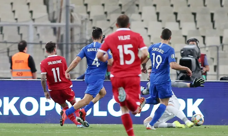 Ο Μανωλάς έπαιξε άμυνα... ουρλιάζοντας (vid)