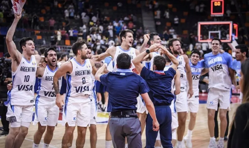 Ξέσπασε η Αργεντινή: Τα cojones του Καμπάτσο και οι... ιπτάμενοι κάδοι! (vid+pics)