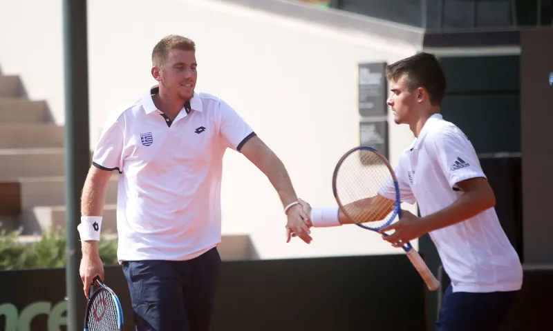 Davis Cup 2019: Σερβίς στο κεφάλι του Τσιτσιπά (vid)