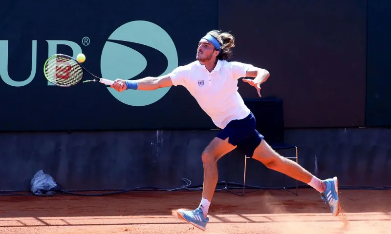 Davis Cup: «Καθάρισε» ο Τσιτσιπάς, παρών ο Μητσοτάκης