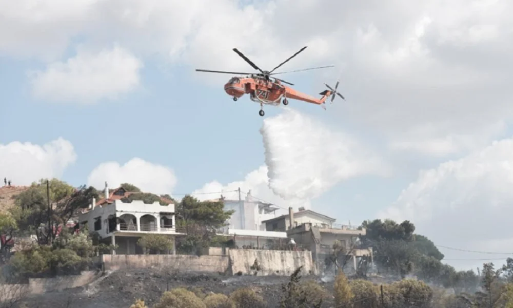Φωτιά στο Λαγονήσι: Σε ύφεση - Επιστρέφουν στα σπίτια τους οι κάτοικοι