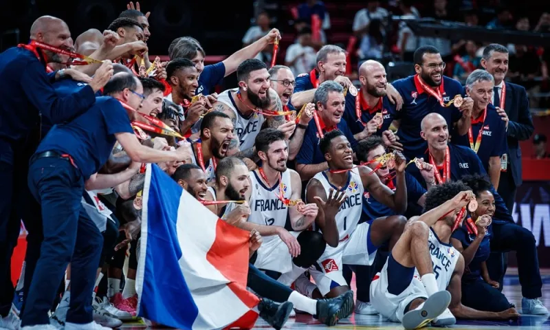 Γαλλία: Η απονομή στους «τρικολόρ» (pics+ vids)