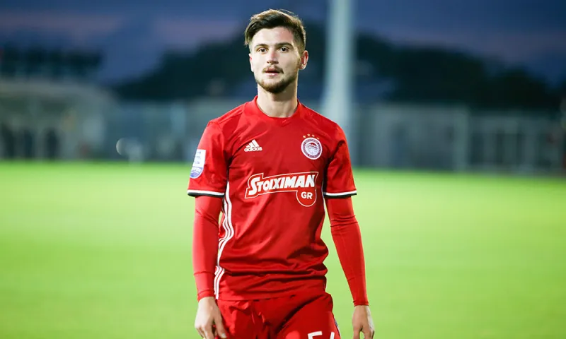 Football League: Υπέγραψε και ο Λάμπρου στο Αιγάλεω