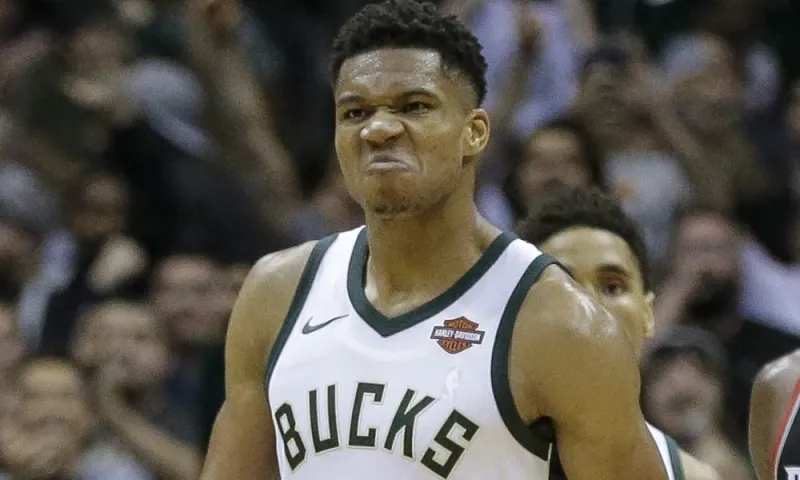 Νέα ύμνοι για τον Γιάννη από το Sports Illustrated: «Θα χαρακτηρίσει την επόμενη δεκαετία»