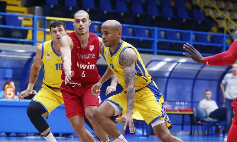 Περιστέρι- Ολυμπιακός 68-72: Στο νήμα οι «ερυθρόλευκοι»