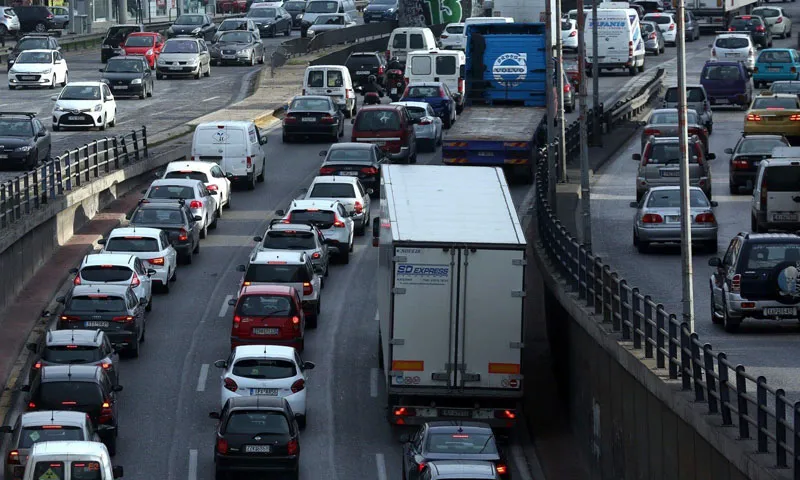 Ουρές χιλιομέτρων στους δρόμους της Αθήνας - Πού έχει μποτιλιάρισμα (LIVE)