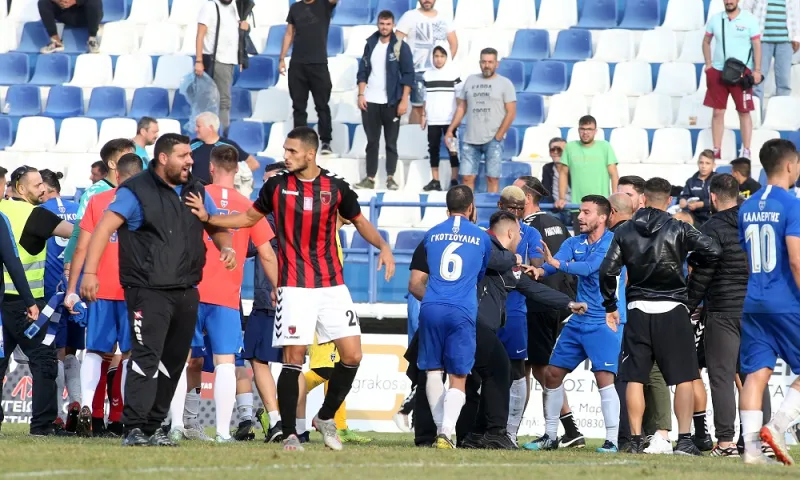 Ιωνικός - Παναχαϊκή: Ξύλο στη Νίκαια - Επίθεση στους Πατρινούς! (pics)