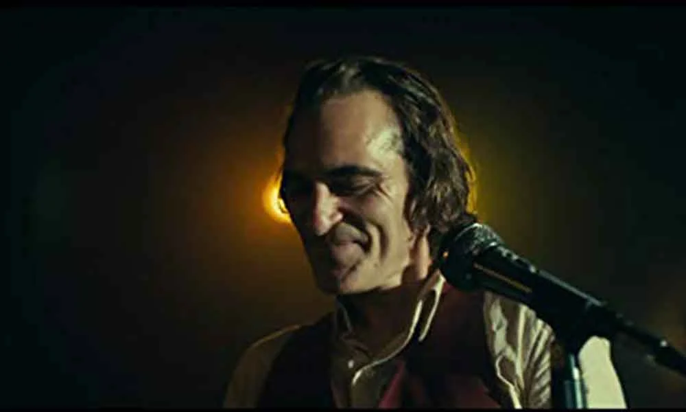 Το τρελό χαμόγελο του Joker είναι επιτέλους εδώ!