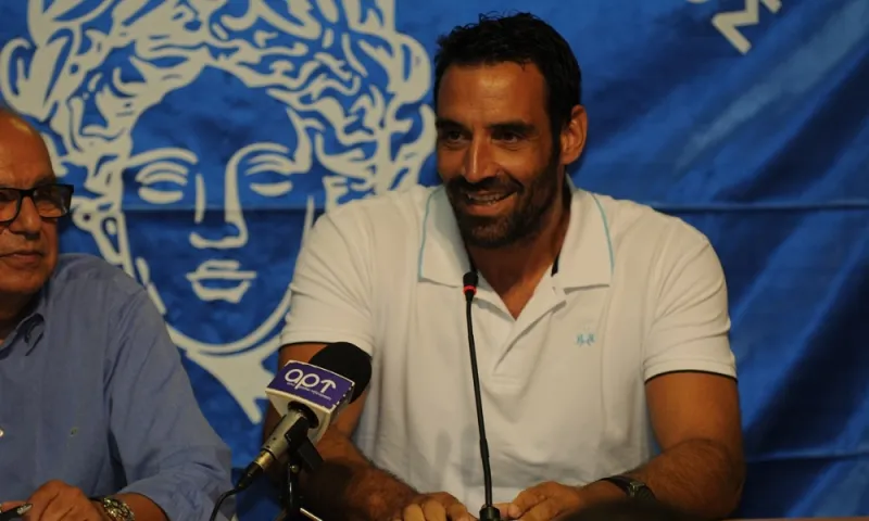 Με το βλέμμα ψηλά ο... υδάτινος Απόλλων Σμύρνης (pics)