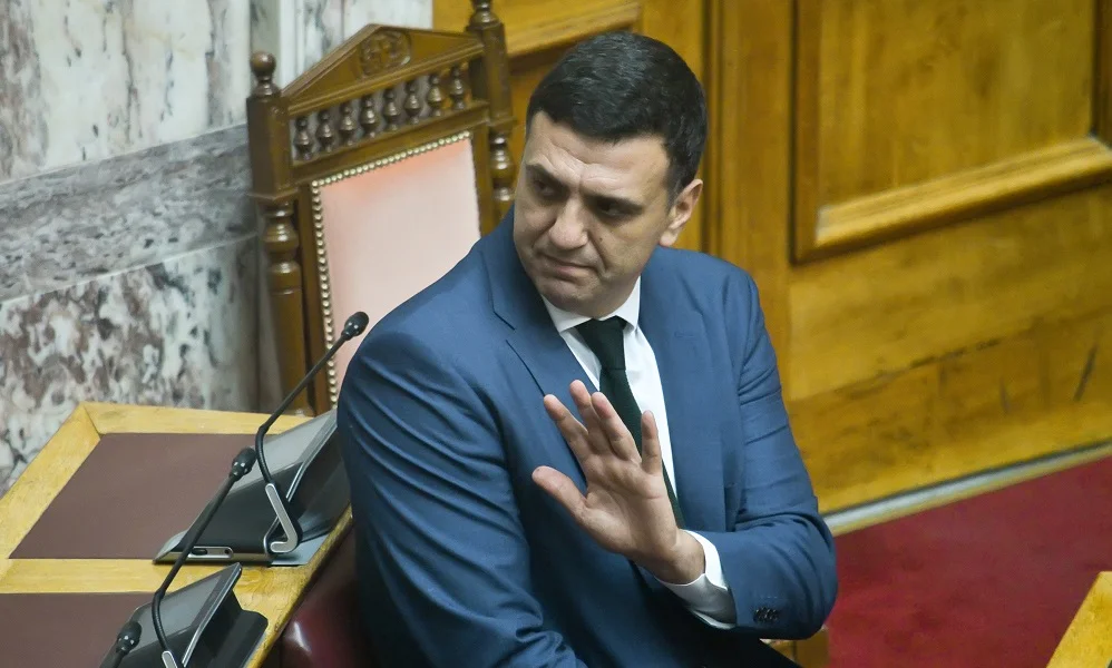 Κικίλιας: «Οι αθλητές μπάσκετ θα μπορούν να αποχωρούν, αν οι οπαδοί καπνίζουν»