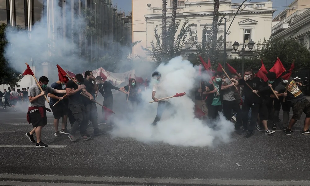 Σύνταγμα: Ένταση και χημικά στο φοιτητικό συλλαλητήριο (vid)