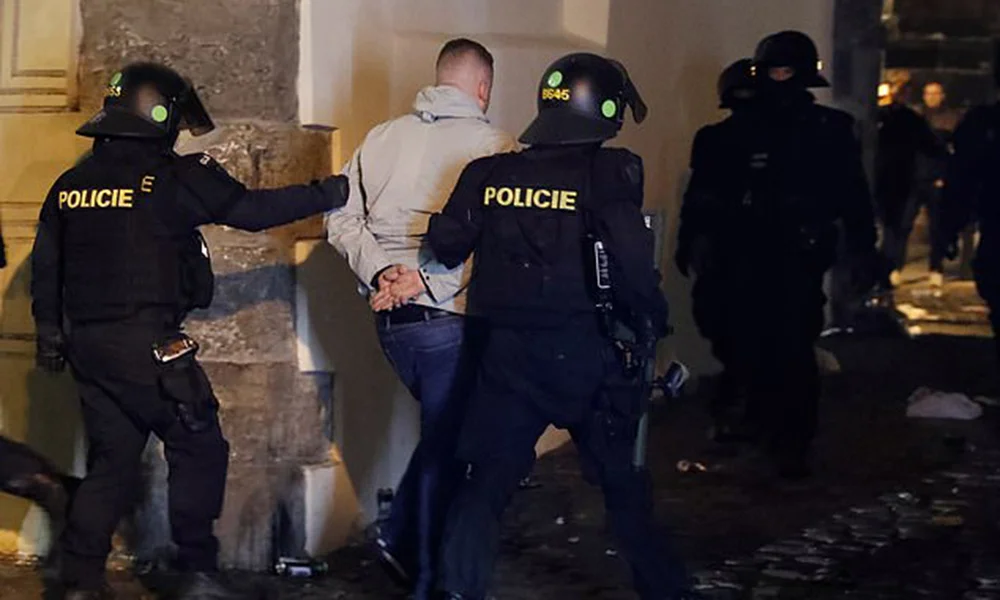 Τσεχία - Αγγλία: Επεισόδια και συλλήψεις στην Πράγα!