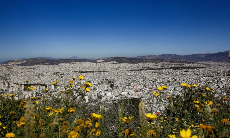 Καιρός 16/10: Ψηλά ο υδράργυρος - Πού θα βρέξει
