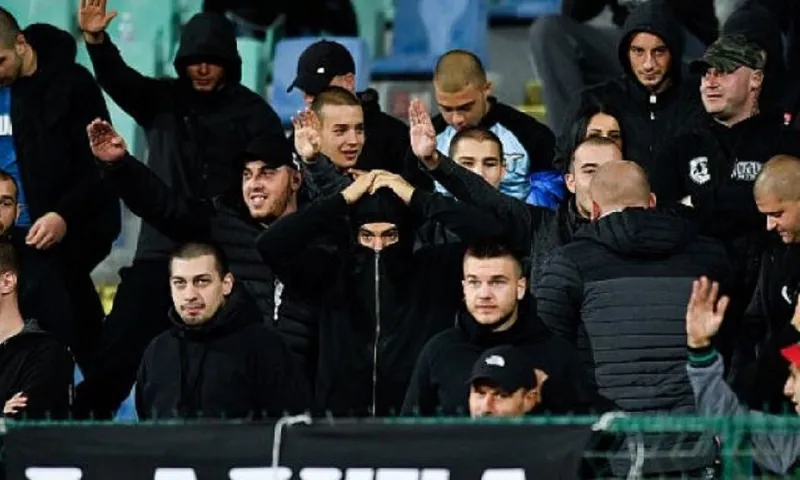 Έξι συλλήψεις για τις ρατσιστικές επιθέσεις στο Βουλγαρία - Αγγλία