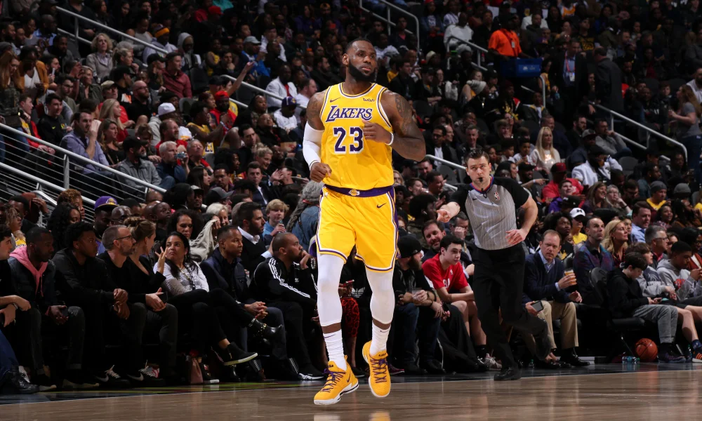 NBA Top-10: Ο πασέρ ΛεΜπρόν στην κορυφή (vid)