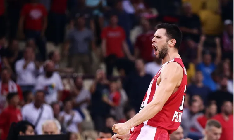 Φιλί ζωής! Το τρίποντο του Παπανικολάου που έσωσε τον Ολυμπιακό (vid)
