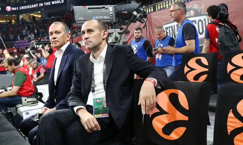 Ολυμπιακός: Οι Αγγελόπουλοι το παίρνουν πάνω τους