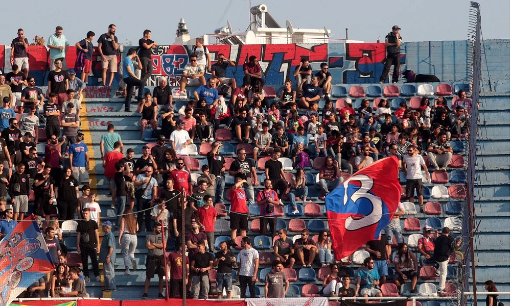 Το αντιπολεμικό πανό των «Πανθήρων» (pic)