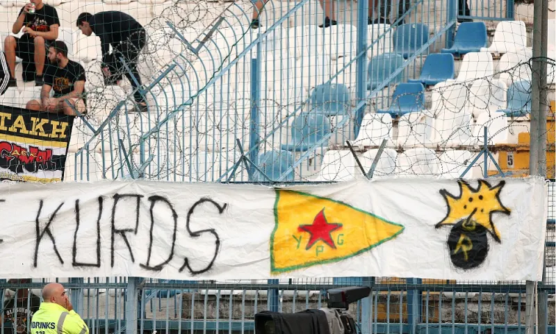 Πανό ΑΕΚτζήδων για Χίτλερ και Κεμάλ (pic)