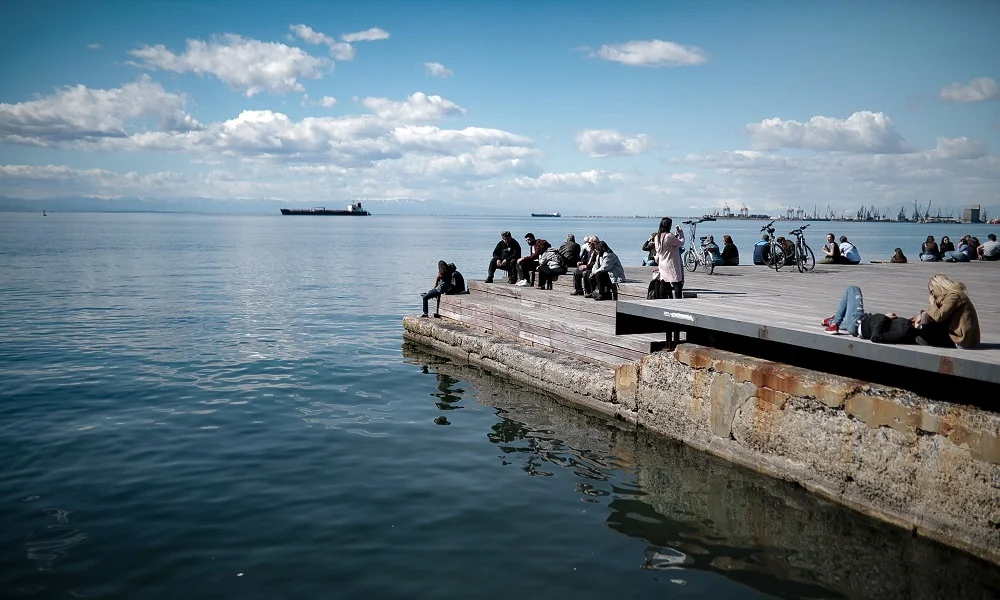 Καιρός 21/10: Συνεχίζεται το καλοκαίρι