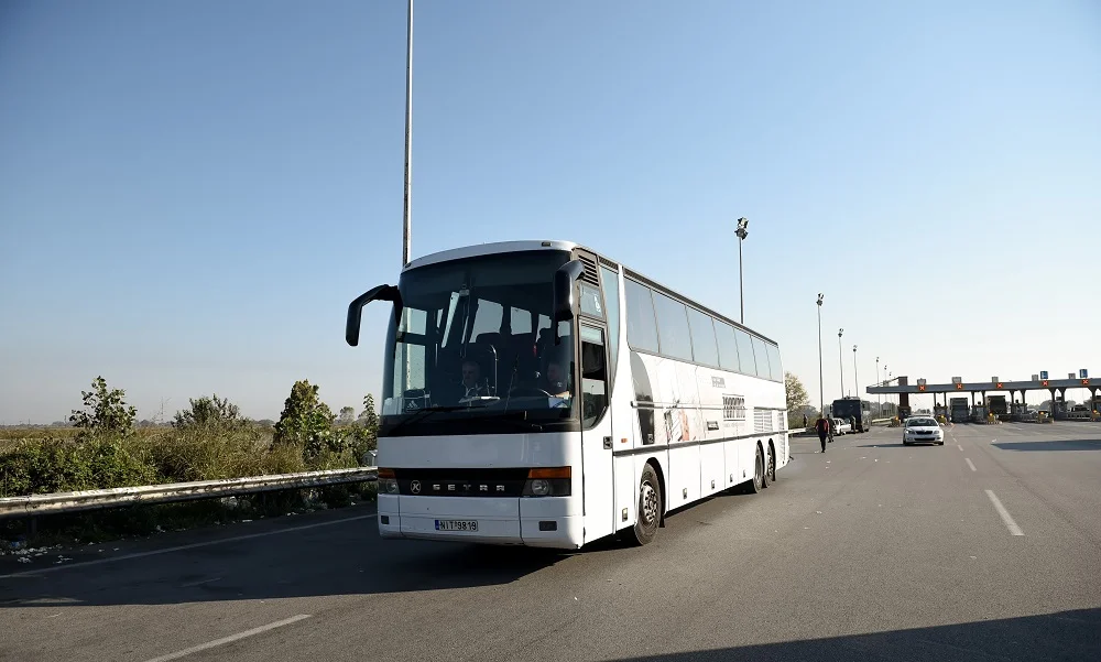 Βρασνά: Κάτοικοι έδιωξαν μετανάστες, μεταφέρθηκαν στην Εύβοια (vids)