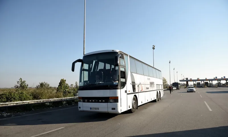 Βρασνά: Κάτοικοι έδιωξαν μετανάστες, μεταφέρθηκαν στην Εύβοια (vids)