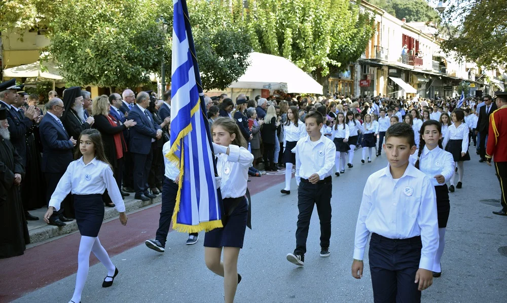 Χανιά: Μαθητής έκανε... DAB μπροστά στους επισήμους (pic)