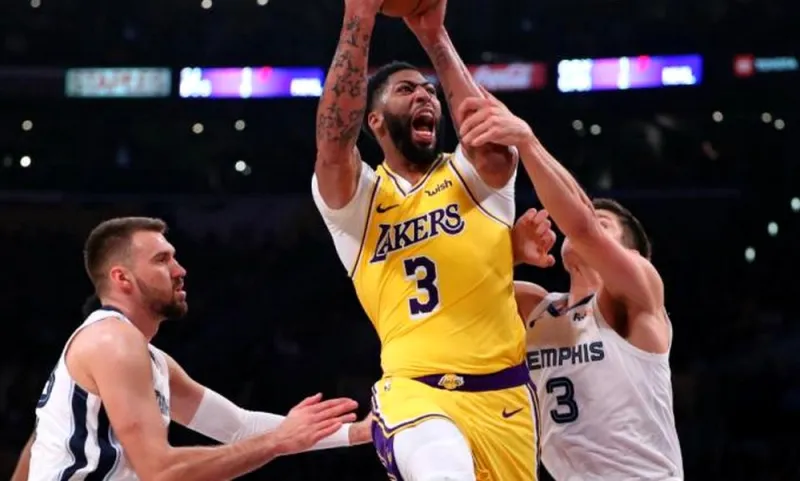 NBA: «Πάρτι» για Ντέιβις και Λέικερς (vids)