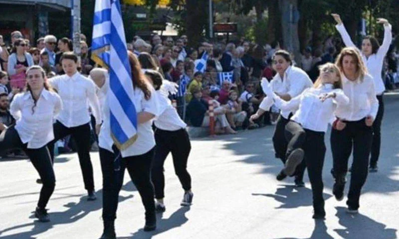 Στην παρέλαση τιμάς όσους έδωσαν τη ζωή τους για σένα...
