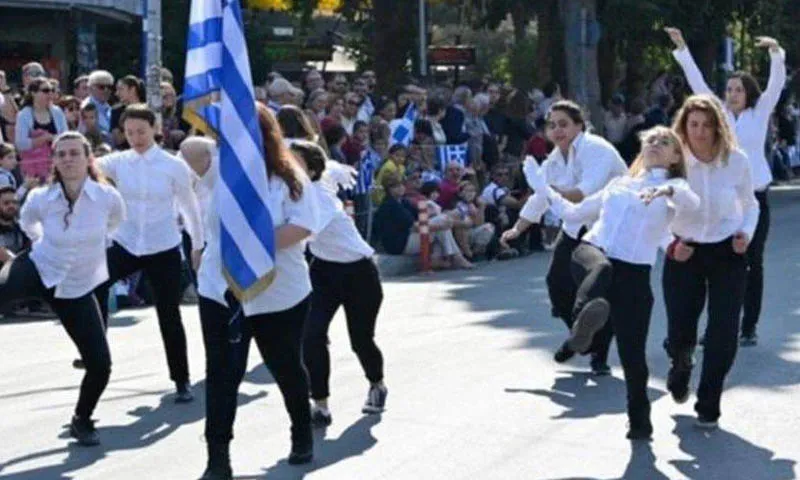 Στην παρέλαση τιμάς όσους έδωσαν τη ζωή τους για σένα...