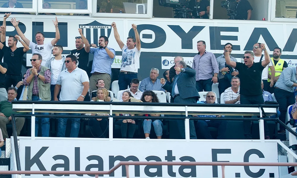 Η Καλαμάτα «τρόλαρε» τον Κούγια με τραγούδι του Πετρέλη (vid)