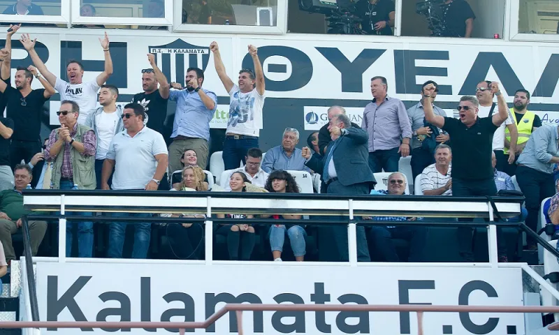 Η Καλαμάτα «τρόλαρε» τον Κούγια με τραγούδι του Πετρέλη (vid)