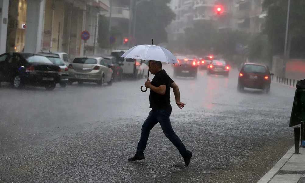 Ο καιρός  την Παρασκευή (1/11): Βροχές και πτώση της θερμοκρασίας