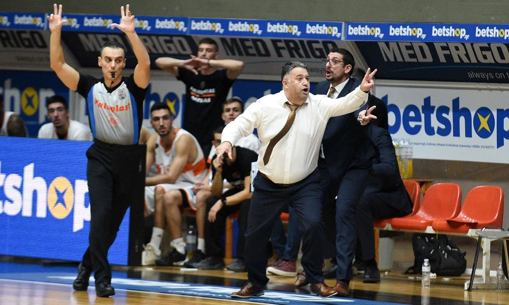 Η επική αντίδραση του Γιατρά στη χειραψία με τον «ψυχρό» Ζούρο (vid)