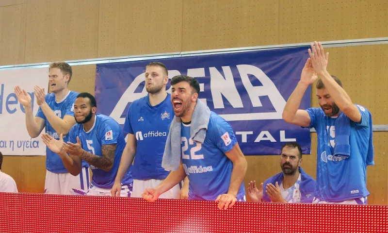 Ιωνικός Νίκαιας : Γυμνοί για καλό σκοπό (pics)