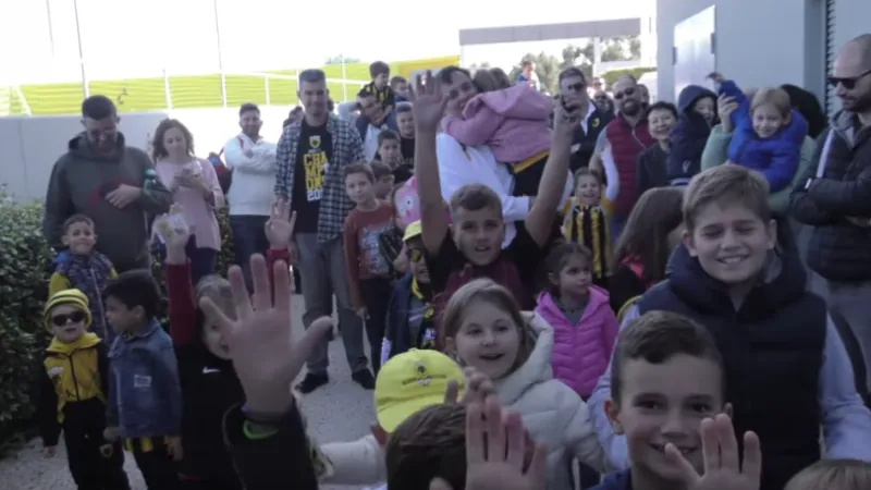 ΑΕΚ: Τα Σπάτα γέμισαν παιδικά χαμόγελα (vid)