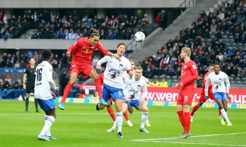 Bundesliga: Καλπάζει η Λειψία, ματσάρα στο Γκελζενκίρχεν (vids)