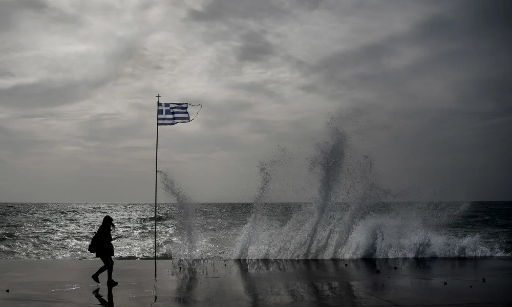 «Βικτώρια»: Καταιγίδα τώρα στην Αττική - Προειδοποιήσεις για ακραία φαινόμενα