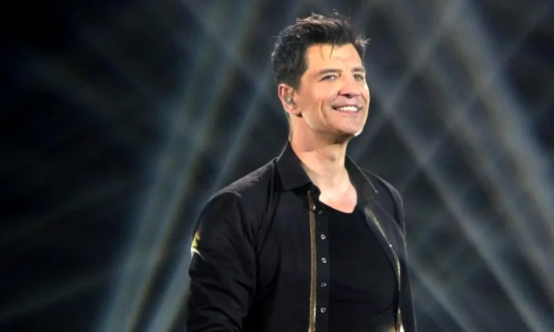 ΣΚΑΪ: Στον «πάγο» και ο Σάκης Ρουβάς;