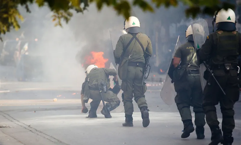 Ζωγράφου: Ξύλο στους δρόμους μεταξύ οπαδών