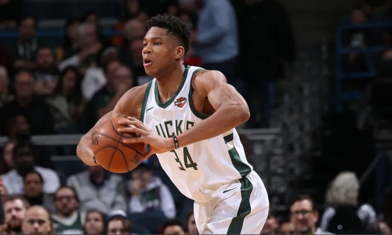 NBA Top-10: Στην κορυφή ο αδιανόητος Αντετοκούνμπο (vid)