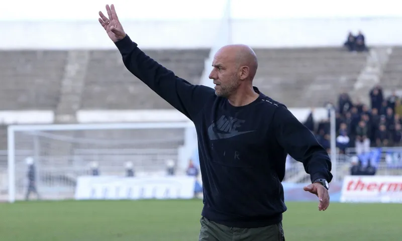 Αιγάλεω: Καζάνι που βράζει η ομάδα, «θέμα» με Καραδήμο