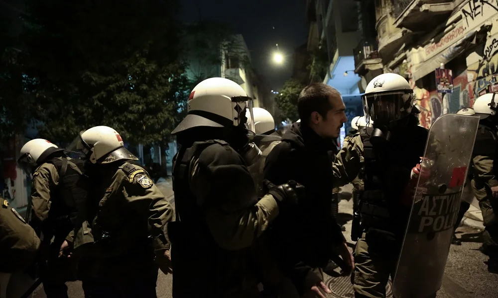 Πολυτεχνείο: 28 συλλήψεις και 41 προσαγωγές μετά την πορεία (vids)